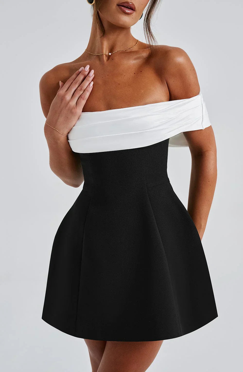 Jessica | Elegant Mini Dress with Modern Bow Detail